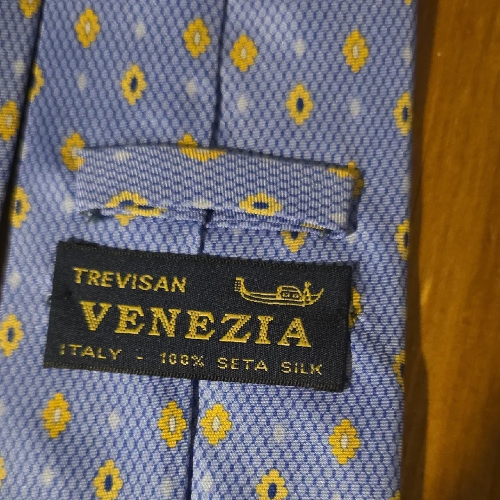 Venezia Blue and Gold Patterned Silk Tie - Picture 4 of 10